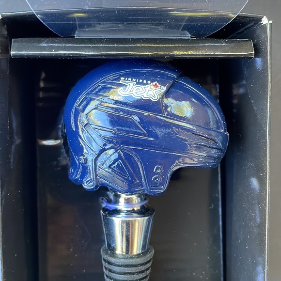 Winnipeg Jets Bottle Stopper New in box Helmet wine cork NHL Gift Barware Gift - Picture 2 of 7
